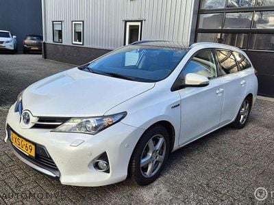 Wit Occasion 2014 Toyota Auris Hybrid Hatchback | € 10.950 (Eerlijke prijs)