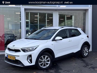 (ud) clear white s Occasion 2021 Kia Stonic Air SUV | € 16.900 (Eerlijke prijs)