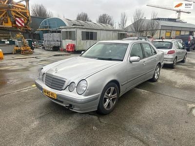 Occasion Mercedes E240 Avantgarde 170 PK (125 kW) 2001 Grijs (metallic) Sedan