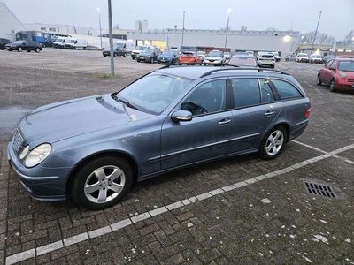 Mercedes E200