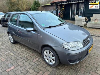 Grijs Occasion 2005 Fiat Punto Young Hatchback | € 1.780 (Duur)