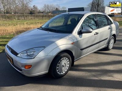 Grijs Gebruikt 2000 Ford Focus Ghia Sedan | € 3.100