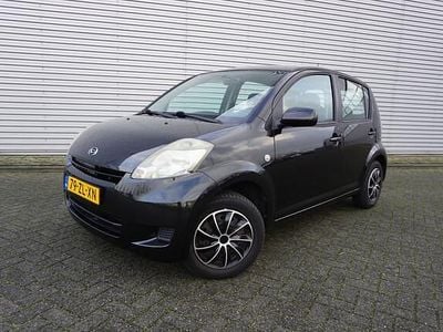 Zwart Gebruikt 2008 Daihatsu Sirion Hatchback | € 3.450 (Eerlijke prijs)