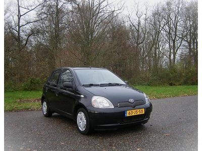 Zwart (metallic) Gebruikt 2002 Toyota Yaris Hatchback | € 2.450 (Eerlijke prijs)
