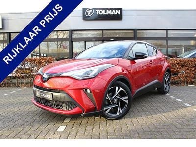Rood (metallic) Gebruikt 2023 Toyota C-HR Plus SUV | € 28.950 (Eerlijke prijs)