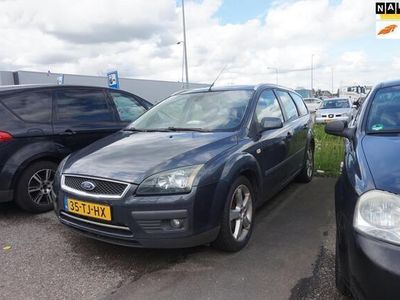 tweedehands Ford Focus Wagon 1.6-16V Futura Airco MOTOR DEFECT