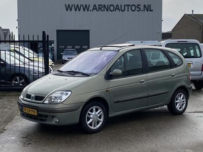 tweedehands Renault Scénic II 2.0-16V 139 PK Expression, AIRCO(CLIMA), APK TOT 15-03-2025, 2X ELEK-SCHUIF/KANTELDAK, ELEK-RAMEN, RADIO-CD, CENT-VERGRENDELING, TREKHAAK, LM-VELGEN