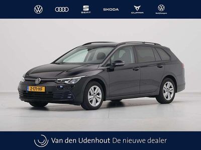 Zwart Gebruikt 2024 VW Golf VIII Life Stationwagen | € 24.940 (Eerlijke prijs)