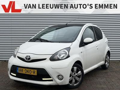 Wit (metallic) Occasion 2014 Toyota Aygo Hatchback | € 4.948 (Eerlijke prijs)