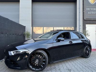 Zwart (metallic) Gebruikt 2019 Mercedes A220 AMG Hatchback | € 29.750 (Eerlijke prijs)
