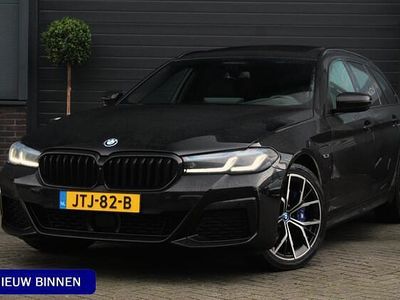 Zwart (metallic) Occasion 2023 BMW 530e Comfort Edition Stationwagen | € 45.745 (Iets duurder)