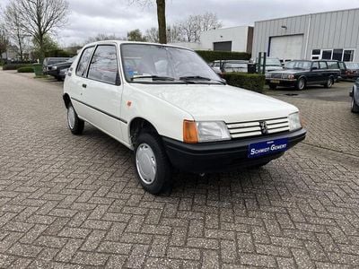 Wit Occasion 1990 Peugeot 205 Hatchback | € 14.500