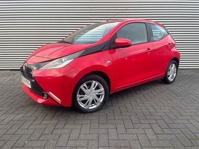 Occasion Toyota Aygo X-play 69 PK (50 kW) 2015 Rood Hatchback