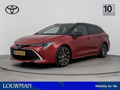 Rood (metallic) Occasion 2022 Toyota Corolla Executive Stationwagen | € 29.875 (Eerlijke prijs)
