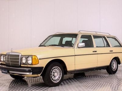 Beige Occasion 1979 Mercedes E200 Stationwagen | € 8.900