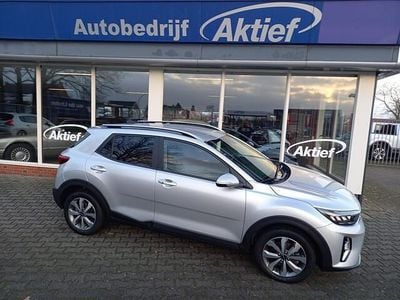 Grijs (metallic) Gebruikt 2024 Kia Stonic SUV | € 21.750 (Eerlijke prijs)