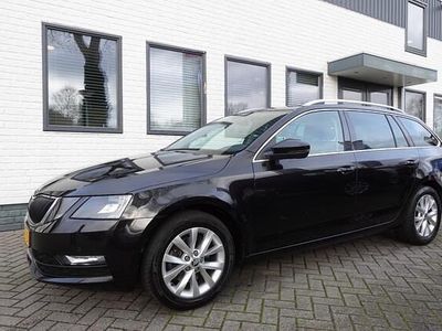 Zwart Gebruikt 2017 Skoda Octavia Stationwagen | € 10.950 (Eerlijke prijs)
