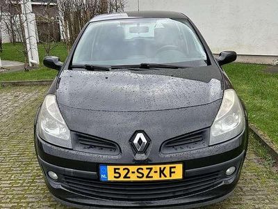 Zwart Gebruikt 2006 Renault Clio II Luxe Hatchback | € 2.000 (Eerlijke prijs)