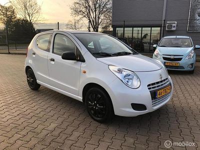 Wit (parellak) Occasion 2012 Suzuki Alto Hatchback | € 2.989 (Eerlijke prijs)