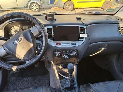 Occasion Kia Rio 97 PK (71 kW) 2007 Zilver MPV
