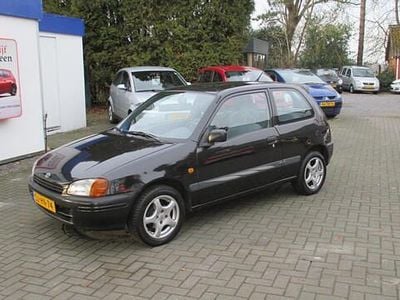 Zwart Occasion 1997 Toyota Starlet Hatchback | € 2.295 (Eerlijke prijs)