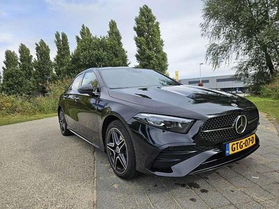 Zwart Gebruikt 2023 Mercedes A250 AMG line Sedan | € 39.000 (Iets duurder)