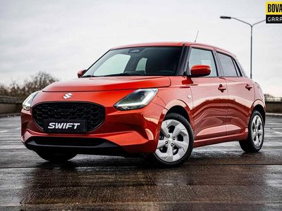 Oranje (metallic) Occasion 2025 Suzuki Swift Hatchback | € 20.445 (Eerlijke prijs)