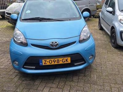 tweedehands Toyota Aygo 1.0 VVT-i Dynamic Orange