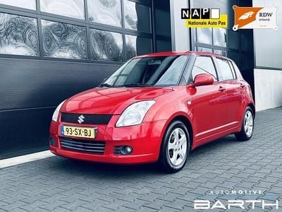 Rood Occasion 2006 Suzuki Swift Hatchback | € 2.535 (Eerlijke prijs)