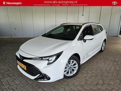 Wit Gebruikt 2023 Toyota Corolla Active Stationwagen | € 28.950 (Eerlijke prijs)
