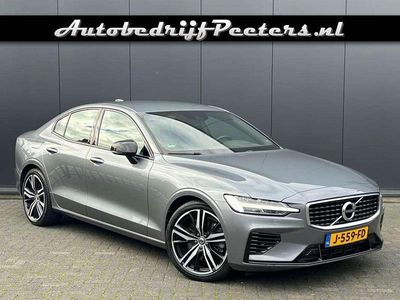 Grijs (metallic) Gebruikt 2020 Volvo S60 R-Design Sedan | € 31.950 (Eerlijke prijs)