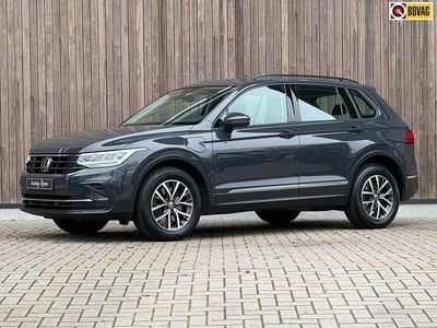 Grijs (metallic) Occasion 2022 VW Tiguan Life SUV | € 27.900 (Eerlijke prijs)