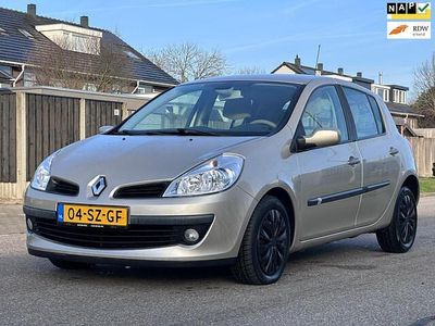 Occasion Renault Clio II Dynamique 112 PK (82 kW) 2006 Beige Hatchback