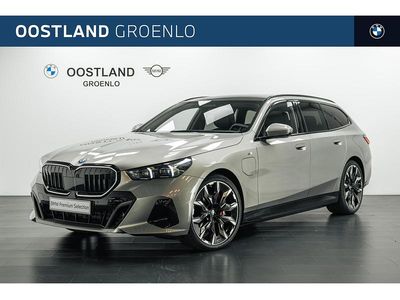 Grijs Occasion 2025 BMW 550e M Sport Stationwagen | € 96.250