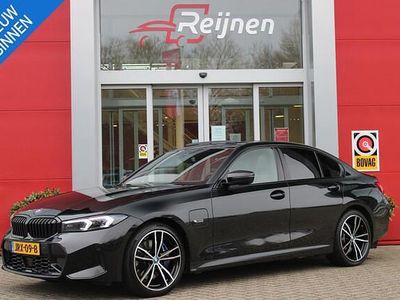 Zwart Gebruikt 2023 BMW 330 M Sport Sedan | € 43.395 (Eerlijke prijs)