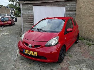 Occasion Toyota Aygo 68 PK (50 kW) 2006 Rood Hatchback
