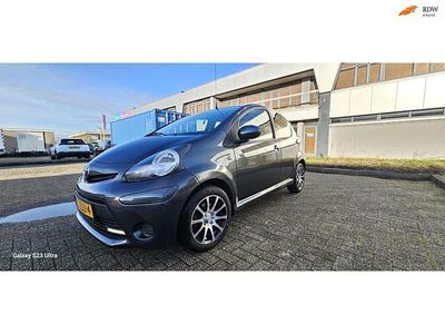 Grijs Occasion 2012 Toyota Aygo Hatchback | € 5.100 (Eerlijke prijs)