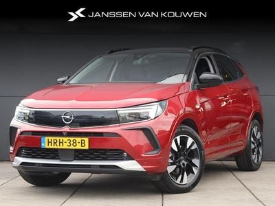 Rood Occasion 2022 Opel Grandland X Ultimate SUV | € 24.885 (Eerlijke prijs)