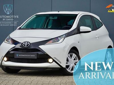 Wit Occasion 2015 Toyota Aygo X-play Hatchback | € 8.795 (Iets duurder)