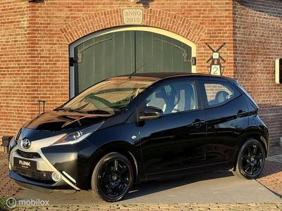 Zwart Gebruikt 2017 Toyota Aygo X-wave Hatchback | € 8.450 (Eerlijke prijs)