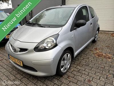 Occasion Toyota Aygo 68 PK (50 kW) 2006 Grijs Hatchback