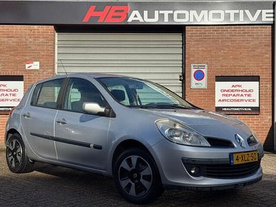 Grijs (metallic) Occasion 2007 Renault Clio II Business Hatchback | € 1.500 (Eerlijke prijs)