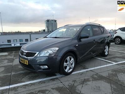 Grijs (metallic) Gebruikt 2011 Kia Ceed Hatchback | € 3.995 (Eerlijke prijs)