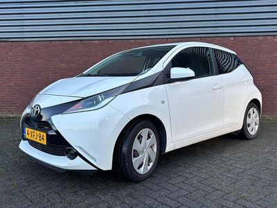 Wit Occasion 2014 Toyota Aygo X-play Hatchback | € 6.250 (Goede deal)