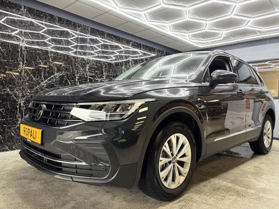 Grijs Occasion 2022 VW Tiguan Business+ SUV | € 36.950 (Eerlijke prijs)