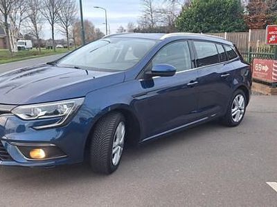 Blauw (metallic) Gebruikt 2017 Renault Mégane GrandTour Zen Stationwagen | € 7.950 (Eerlijke prijs)