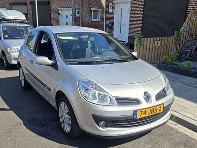 Grijs Occasion 2009 Renault Clio II Collection Hatchback | € 4.250 (Iets duurder)