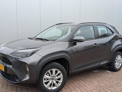 Grijs Occasion 2024 Toyota Yaris Hybrid Active SUV | € 29.749 (Eerlijke prijs)