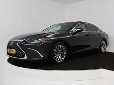 Zwart metallic Occasion 2025 Lexus ES300H President Line Sedan | € 67.945