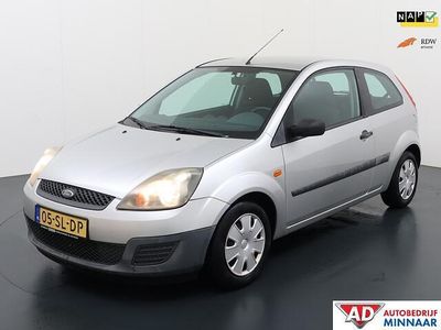Grijs (metallic) Occasion 2006 Ford Fiesta Ambiente Hatchback | € 1.999 (Duur)